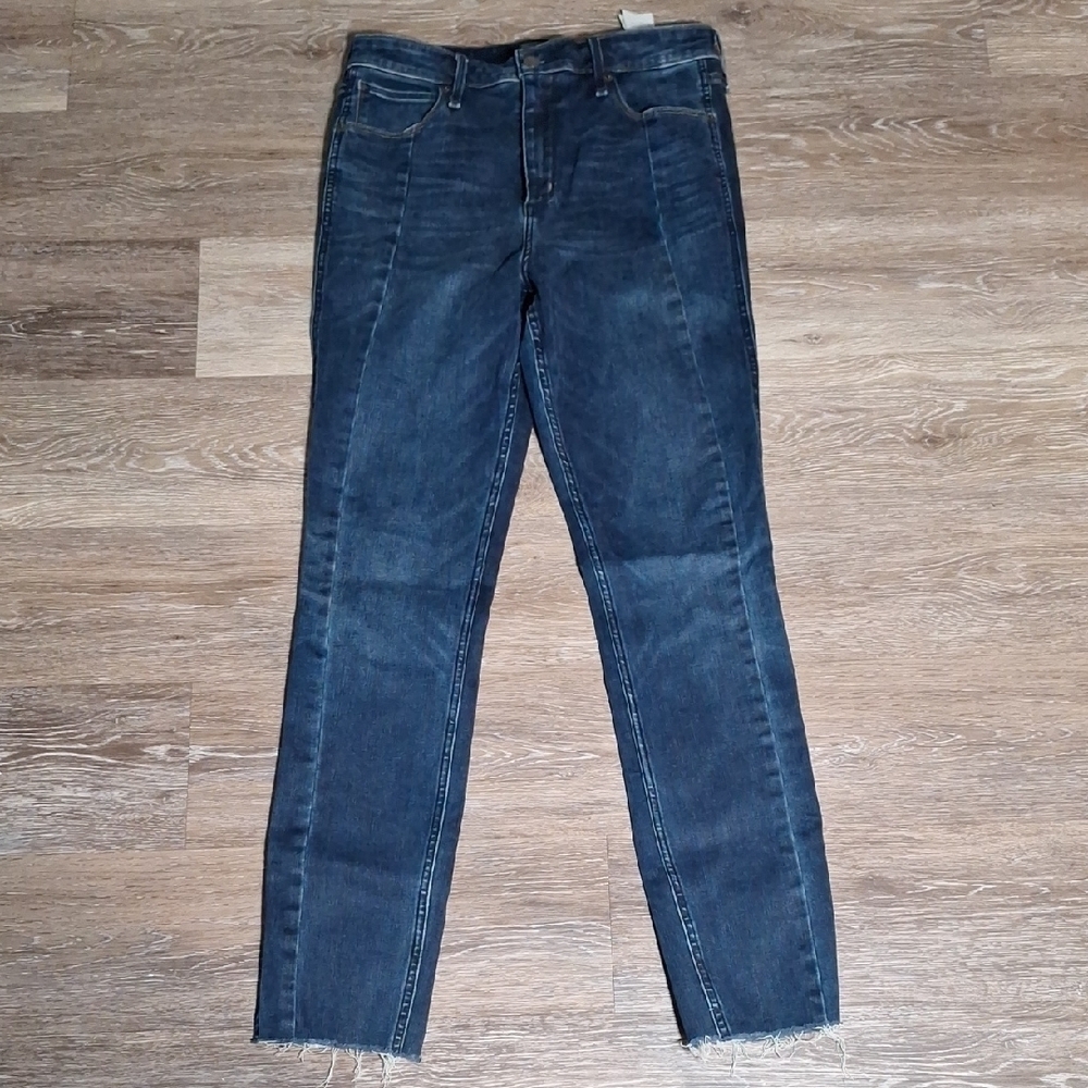Ambercombi Fitch Blue Jeans with Frayed Hem